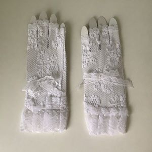 New Madonna fingerless Small white lace gloves